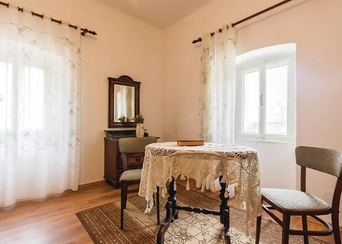 Two-bedroom In 반졸레